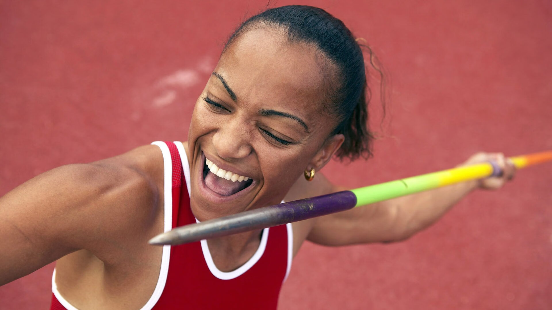 九游手机游戏-_场边观众：球迷盛会尽显激情_，球迷观赛时看到精彩瞬间,会激动得