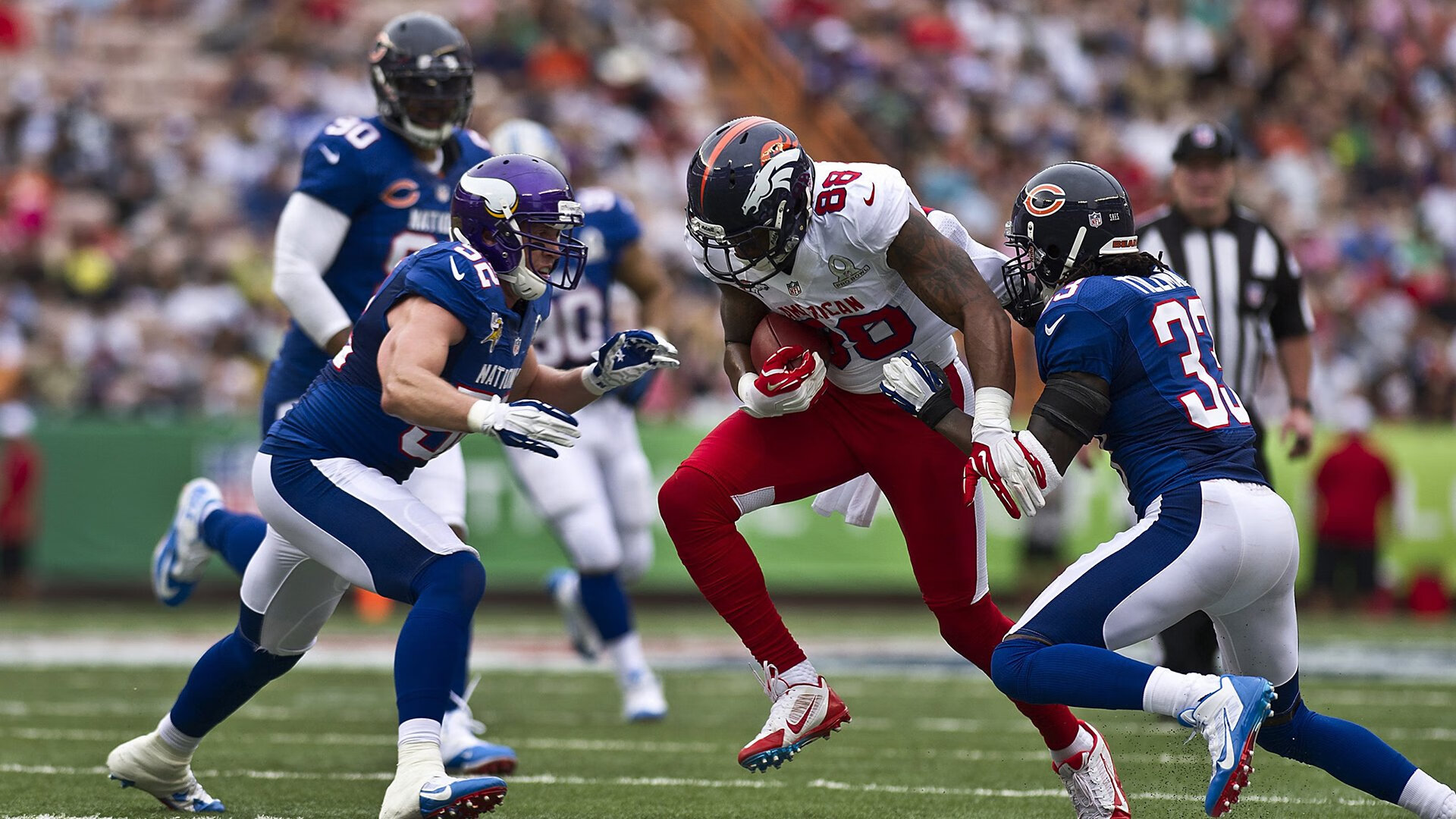 在一次经典对决中，库里连续两节投中九个三分球，带领勇士轻松取胜！