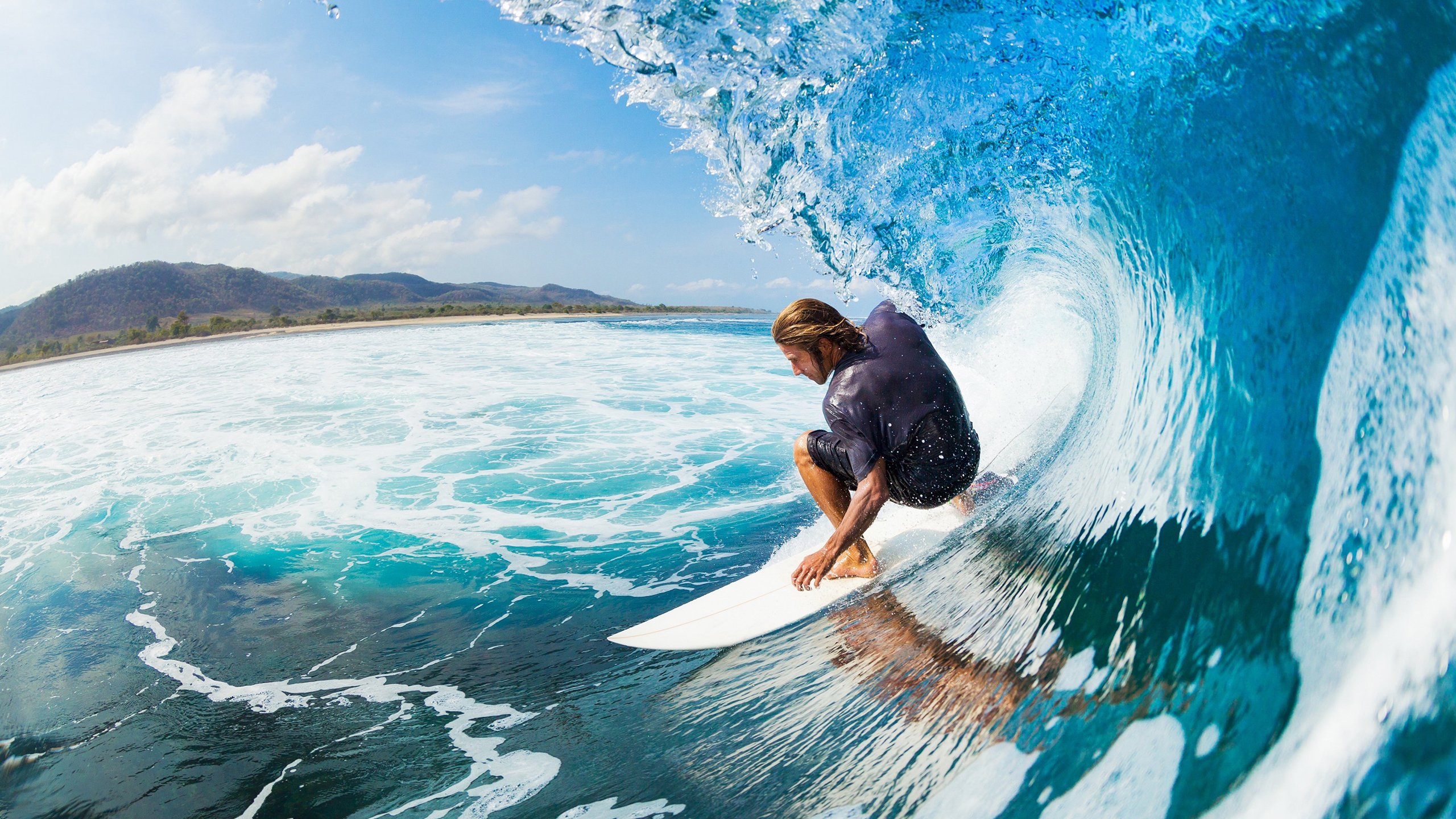 九游中心官网-球场风采：运动员的场上风格与个人特色，描写球场上运动员风采